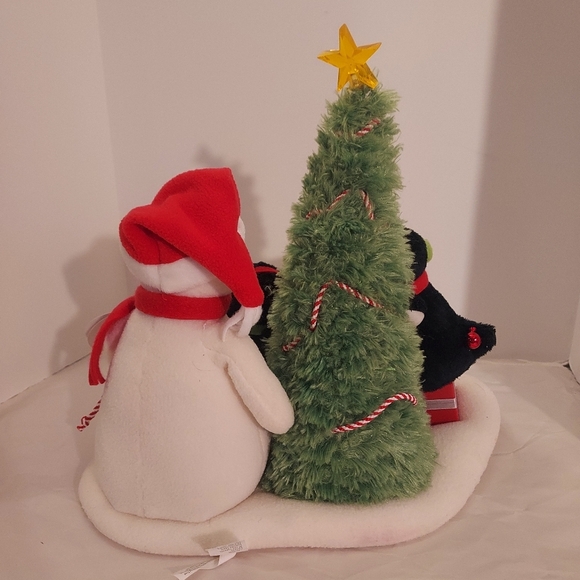 Hallmark Very Merry Trio - Dance and Sign "Rockin' Around The Christmas Tree" - Picture 9 of 16